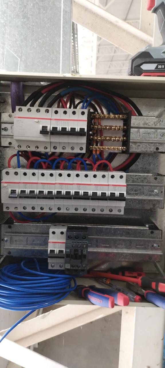 Tablero trifásico avanzado